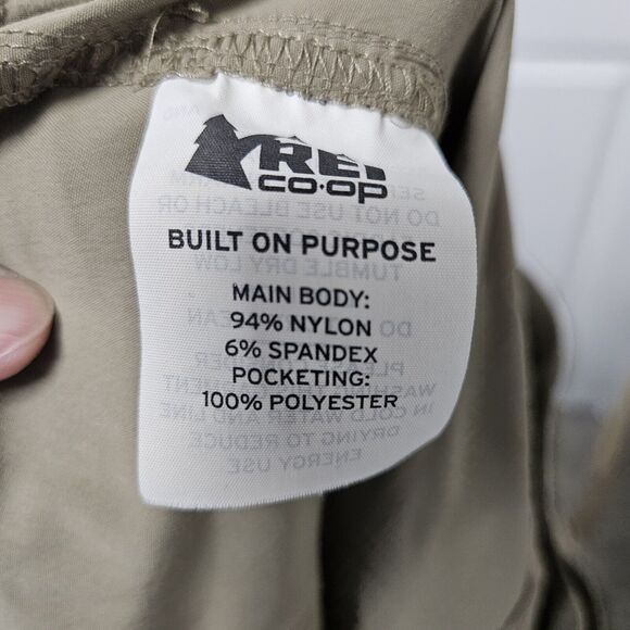 REI Co-op Relaxed Convertible Cargo Pants Mens 40x30 (38x29.5) Tan Zip Off Nylon - Picture 4 of 15